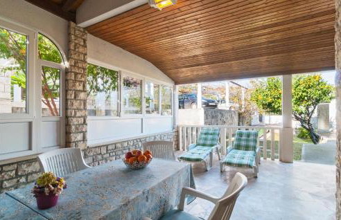 1 Bedroom Nice Apartment In Splitska - Photo 8