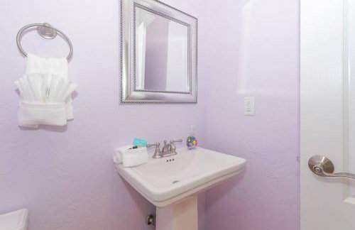 Heated Pool Home - Perfect Location - Walk to Beach, Restaurants and More! - Foto 18