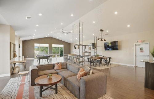 Modern Comfort and Resort Style Living Near CU - Foto 33