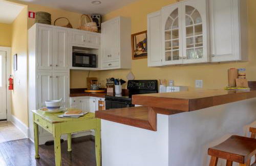 Magnolia Court Suites - Photo 17