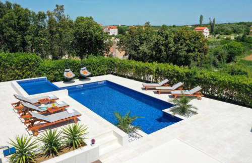 Villa Pino with Pool, Sauna & Jacuzzi - Foto 2