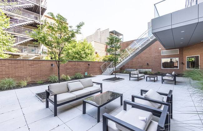 Airy 3 BR Flat w Shared Deck - gym - Mins to NYC - Foto 8