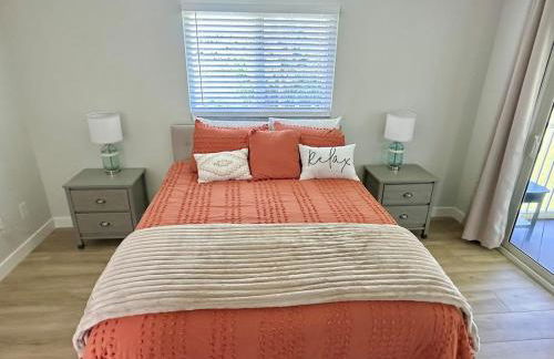 Tranquil Lakeview Home w Porch Bokeelia Retreat - Foto 17