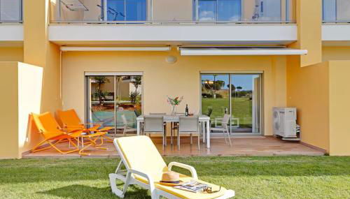 Albufeira Paradise With Pool by Homing - Foto 2, Garden, sunbed, Garden view