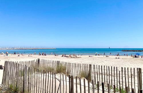 Duplex entièrement rénové avec clim, vue mer et Accès plage ! - Photo 36