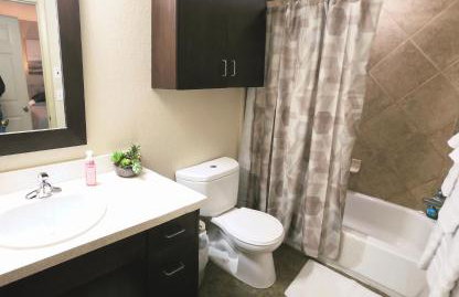 Old Fort Loft King & Queen suites nearest accomodation to Marshals Museum power your EV for free! - Foto 20