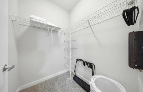 Stylish 2BR w Balcony, Pool & Pet-Friendly #15 - Foto 28