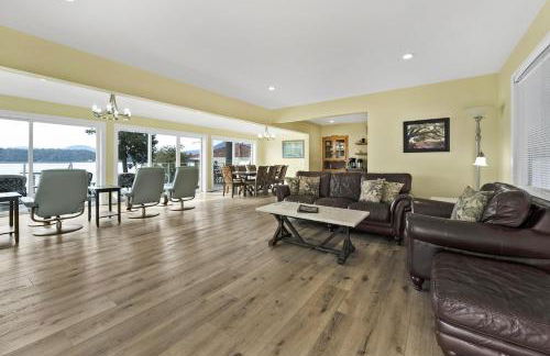 Sandy Feet Retreat -- Lakefront Retreat With Sand Volleyball Court! - Foto 8