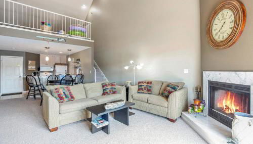 Amazing Lake Views with Pool, Loft, & Balcony - Foto 5