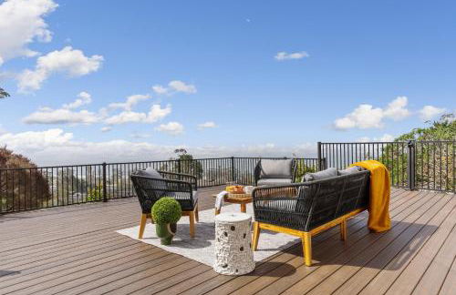 Serene Oceanview Escape with Expansive Deck home - Foto 44