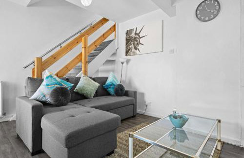 Cozy 3 bedroom house with free parking and near hospital - Foto 16