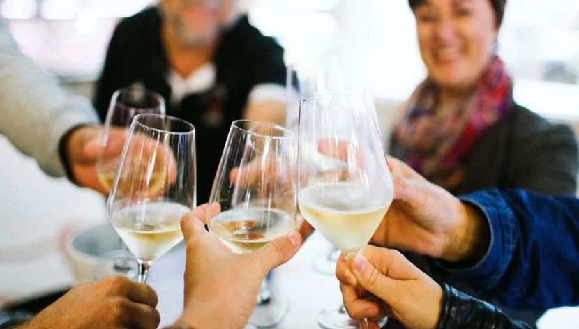 Explore Wine Bars with Local Wine Expert - Small Group Tour - Foto 3