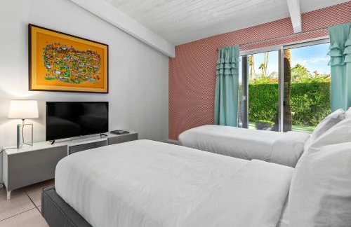 Far Far Away in Vista Las Palmas by ACME House Company - Foto 41