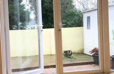 The Annex - Penzance town centre with parking - Photo 12