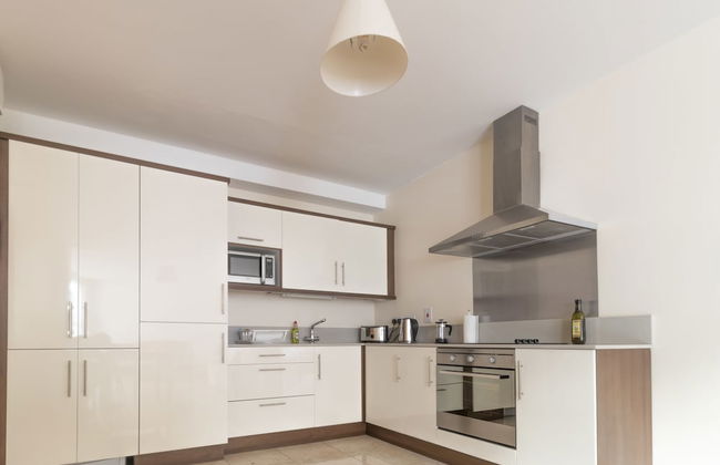 Broc House Suites - Photo 18