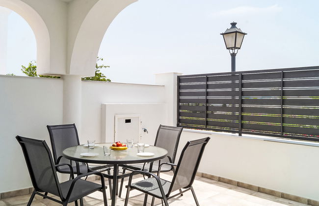 2 bedroom Apartment in Marbella with swimming pool and garden - Photo 19