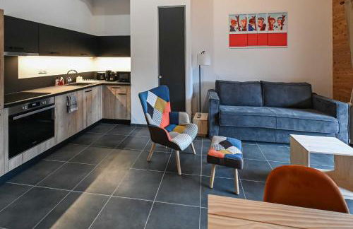 Dans résidence neuve LE SNOW ROC sur les pistes, appartement 8 personnes 2 chambres et coin montagne avec Terrasse WIFI et SAUNA - Photo 5