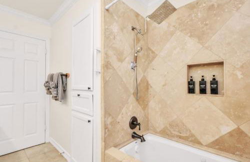 Luxury Retreat with Heated Pool, Firepit, Outdoor Cinema - Foto 31