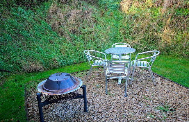 Beautiful Twin Glamping Pod in Salisbury - Photo 9