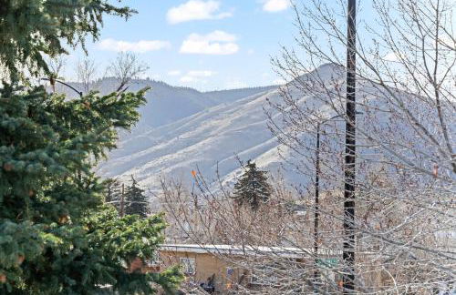 Golden View Townhouse - Walk to Downtown! - Photo 5