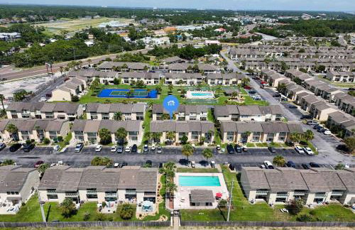 Beach access close to Walmart, Bowling,skating and Game room - Photo 6