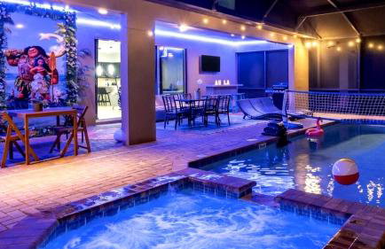 Luxury 8BR Villa with Pool, Spa, Theater & Game Room near Disney - Foto 19