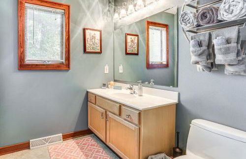 Spacious Edgerton Home with Private Beach and Views! - Foto 17