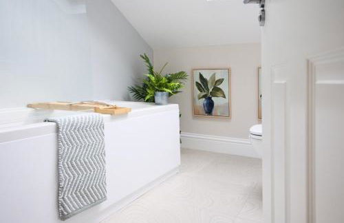 Apartment 11 Bluebridge with Free Parking - Photo 24