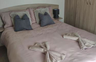 Lovely Static 6 Bed Caravan at Billing Aquadrome - Photo 14