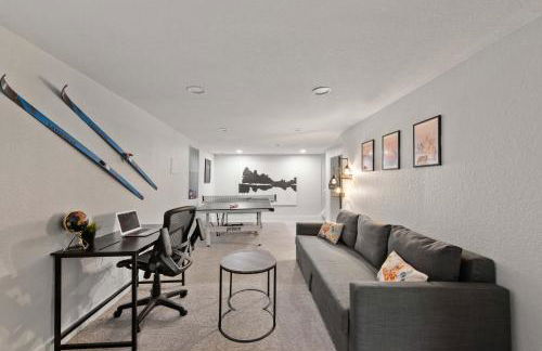 Spacious Retreat Patio, Games, and Quick to DEN - Foto 28