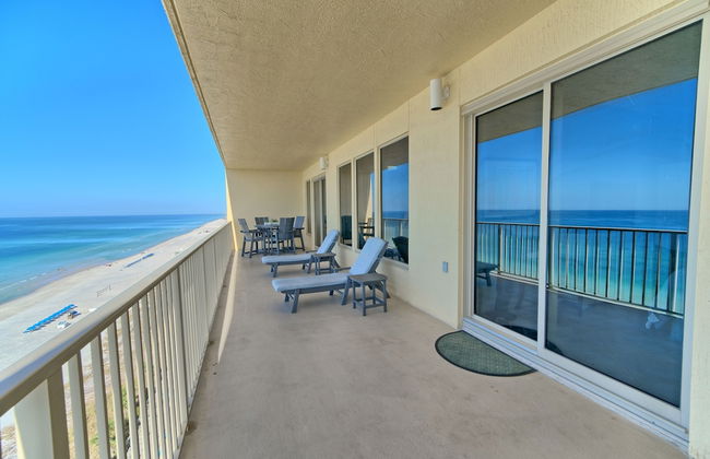 Luxurious Beachfront Condo with Beachside Pool Access and Free WiFi - Unit 1202 by RedAwning - Foto 36