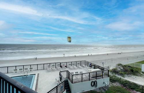 Ocean View with a beachfront pool at Ocean Trillium Condo ~ 304 - Foto 4