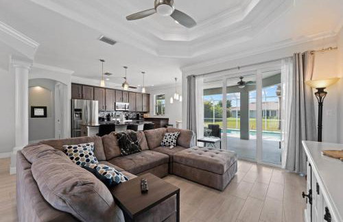 Sun-Soaked & Tranquil Getaway Relaxing Pool Area - Foto 5