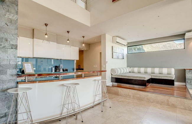 Multi-level Family Villa w Private Pool Views Lions Crest - Foto 35