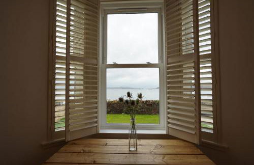 Beach house no2 with amazing sea views and private garden onto beach. - Foto 15