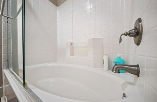 Promo Casa Miel Heart of Westwood Luxury Condo - Photo 6