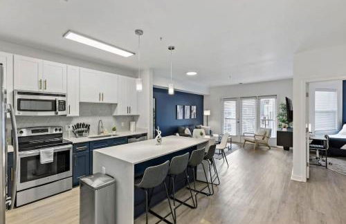 LUXE 1BD - 5 Min DT, Gym, Parking, W-D - Sleeps 6 - Foto 17