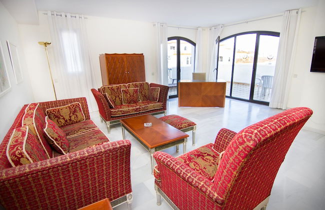 Park Plaza Suites Apartamentos - Photo 1