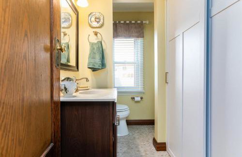 Spacious 4-Bedroom Home 1 Mi to ND Stadium! - Photo 9