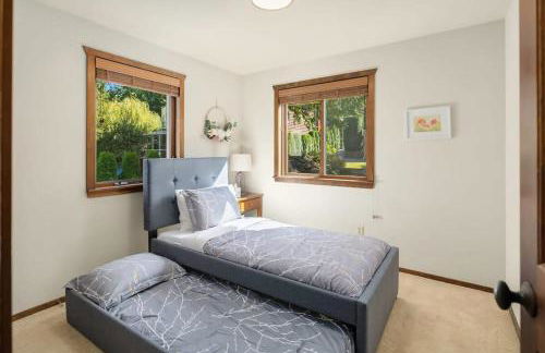 European White Castle on Lake Desire Private Dock - Foto 38