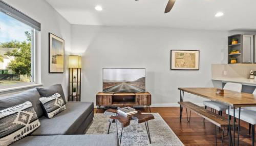 Mid-century home in Zilker with a backyard - Foto 3