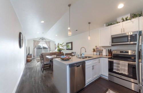 Modern Decor & Style KING bed Wifi with Garage - Foto 12