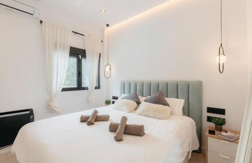 Spacious villa with private pool & garden for 4 - Photo 27