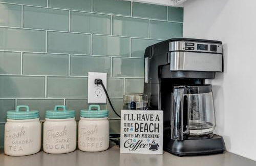 Highly Rated Beach House 35 Blocks to Beach & Main St 6 Badges, Patio, Grill - Foto 7