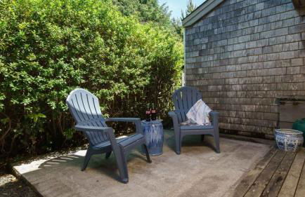 Chapman Cove by Avantstay Gorgeous Beach Bungalow w/ Sauna - Photo 48