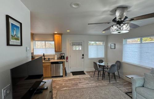 Newer Cozy Guest Cottage with Saltwater Spa! - Foto 11