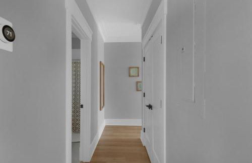 Golf Cart, 3 King Beds, Covered Rooftop Area, Half Mile to Beach! - Foto 33