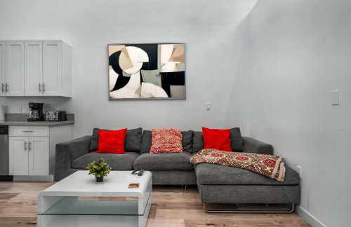 Chic Modern Loft in Hollywood 1 Bedroom with Balcony & Free Secure Parking - Foto 1