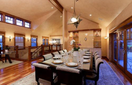 Luxe Artful Mountain Retreat with 4 King Suites, 8 Person Hot Tub and 3 Decks - Foto 20