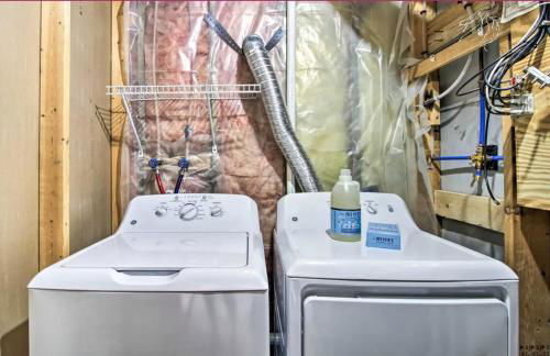 Welcoming West Fargo Retreat w Backyard - Foto 23